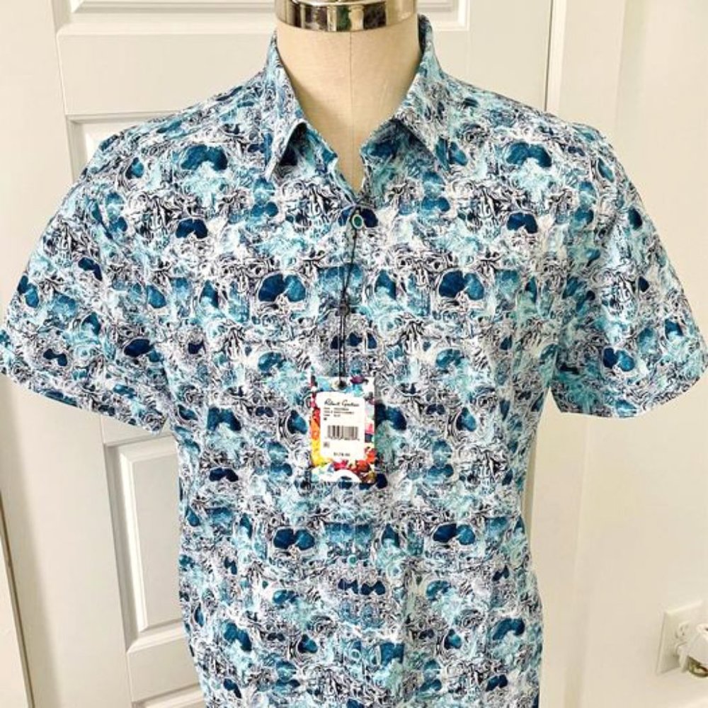 Robert Graham Man Skull print shirt.